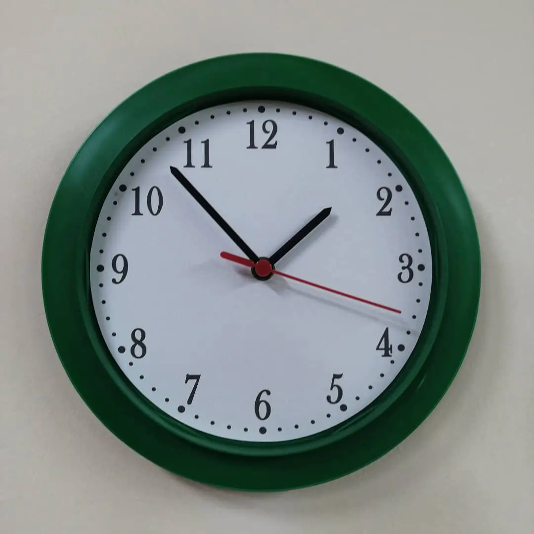 Reloj de pared redondo marco plano